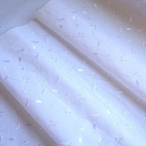 malbers-fabrics-broderie-anglais-ba10138