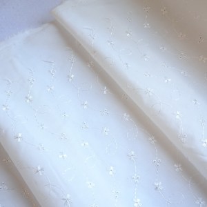 malbers-fabrics-broderie-anglais-ba80146